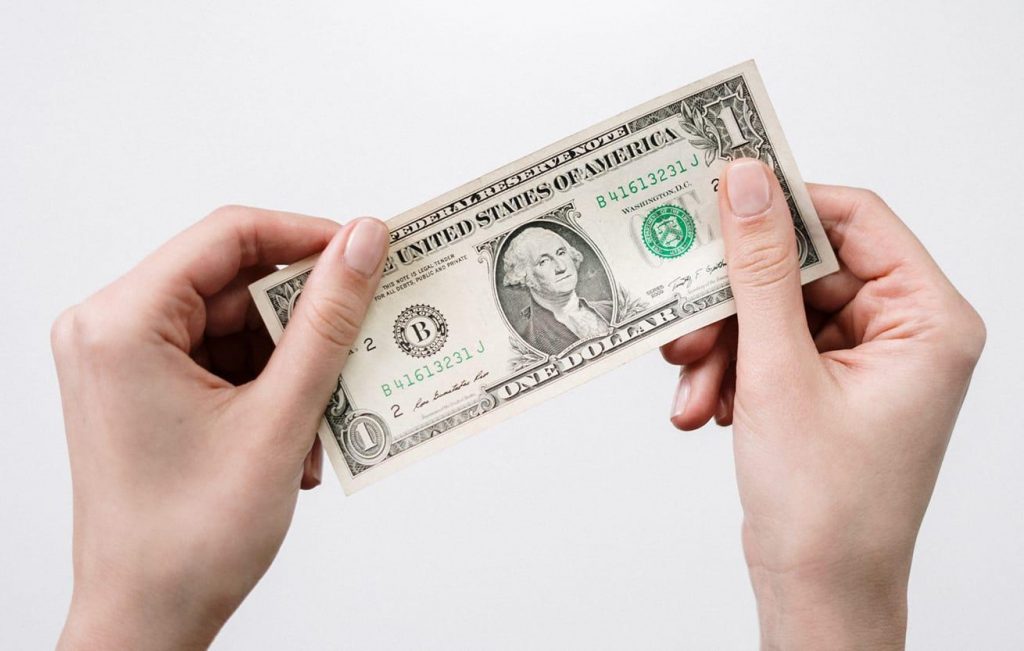 Things You’d Be Smart to Buy (and Avoid) at a Dollar Store