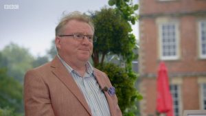 Who are the Antiques Roadshow experts?